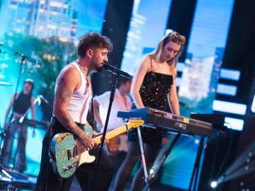 &iexcl;Qu&eacute; subid&oacute;n! Eva Soriano se pone al teclado con Dani Fern&aacute;ndez para interpretar &lsquo;Me has invitado a bailar&rsquo; 