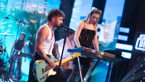 &iexcl;Qu&eacute; subid&oacute;n! Eva Soriano se pone al teclado con Dani Fern&aacute;ndez para interpretar &lsquo;Me has invitado a bailar&rsquo; 