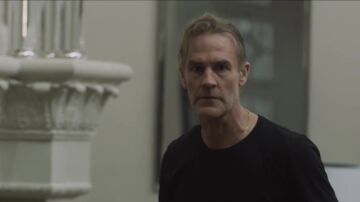 James Van der Beek en The Gates