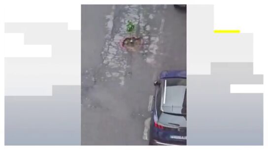 El uso viral que le dan los vecinos de Cangas a la baliza V16 