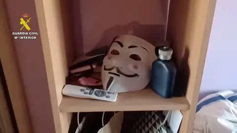 Detenidos los cuatro integrantes del grupo hacktivista ‘Anonymous Fénix’ por ciberataques contra organismos públicos Detenidos los cuatro integrantes del grupo hacktivista ‘Anonymous Fénix’ por ciberataques contra organismos públicos