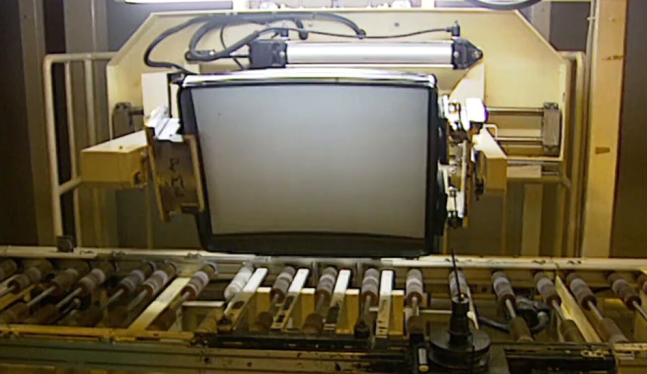 Se lanza al mercado la primera l&iacute;nea de televisores NTSC a color