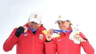 Cardona y Alonso posan con el bronce en esquí de montaña Cardona y Alonso posan con el bronce en esquí de montaña