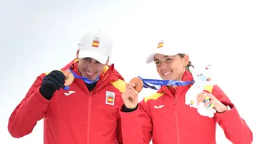 Cardona y Alonso posan con el bronce en esquí de montaña Cardona y Alonso posan con el bronce en esquí de montaña