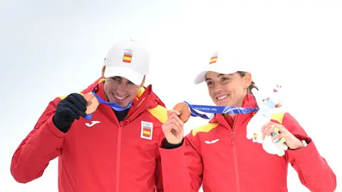 Cardona y Alonso posan con el bronce en esquí de montaña Cardona y Alonso posan con el bronce en esquí de montaña
