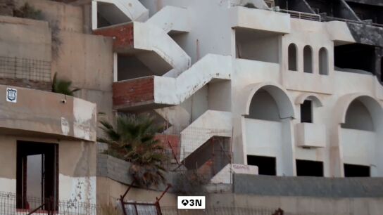 El Hotel del Algarrobico: 20 A&ntilde;os de Controversia en la Costa de Carboneras
