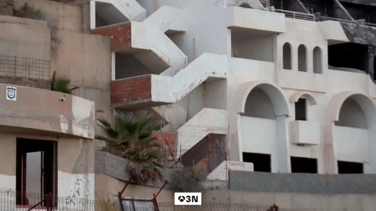 El Hotel del Algarrobico: 20 Años de Controversia en la Costa de Carboneras El Hotel del Algarrobico: 20 Años de Controversia en la Costa de Carboneras