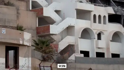 El Hotel del Algarrobico: 20 Años de Controversia en la Costa de Carboneras El Hotel del Algarrobico: 20 Años de Controversia en la Costa de Carboneras