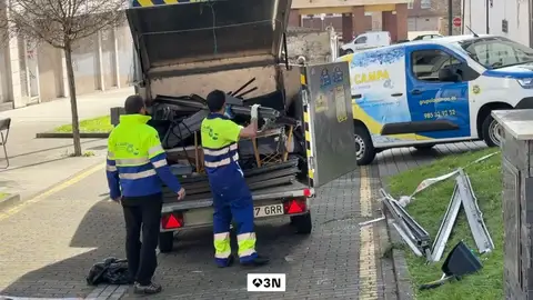 Fatal accidente: Una grúa municipal pierde el control y deja dos muertos en Gijón Fatal accidente: Una grúa municipal pierde el control y deja dos muertos en Gijón