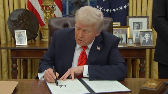 Trump sube los aranceles a todo el mundo al 15%