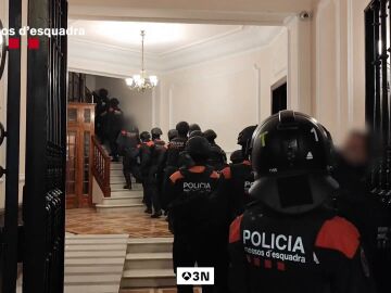 Los Mossos detienen a tres personas por vender drogas sint&eacute;ticas en 13 pisos tur&iacute;sticos para sesiones de 'chemsex' 