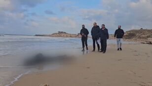 El mar devuelve a la costa de Libia varios cad&aacute;veres de migrantes