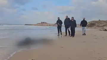 El mar devuelve a la costa de Libia varios cadáveres de migrantes El mar devuelve a la costa de Libia varios cadáveres de migrantes