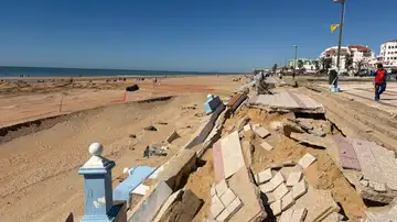 Imagen de la situación en las playas de Huelva. Imagen de la situación en las playas de Huelva.