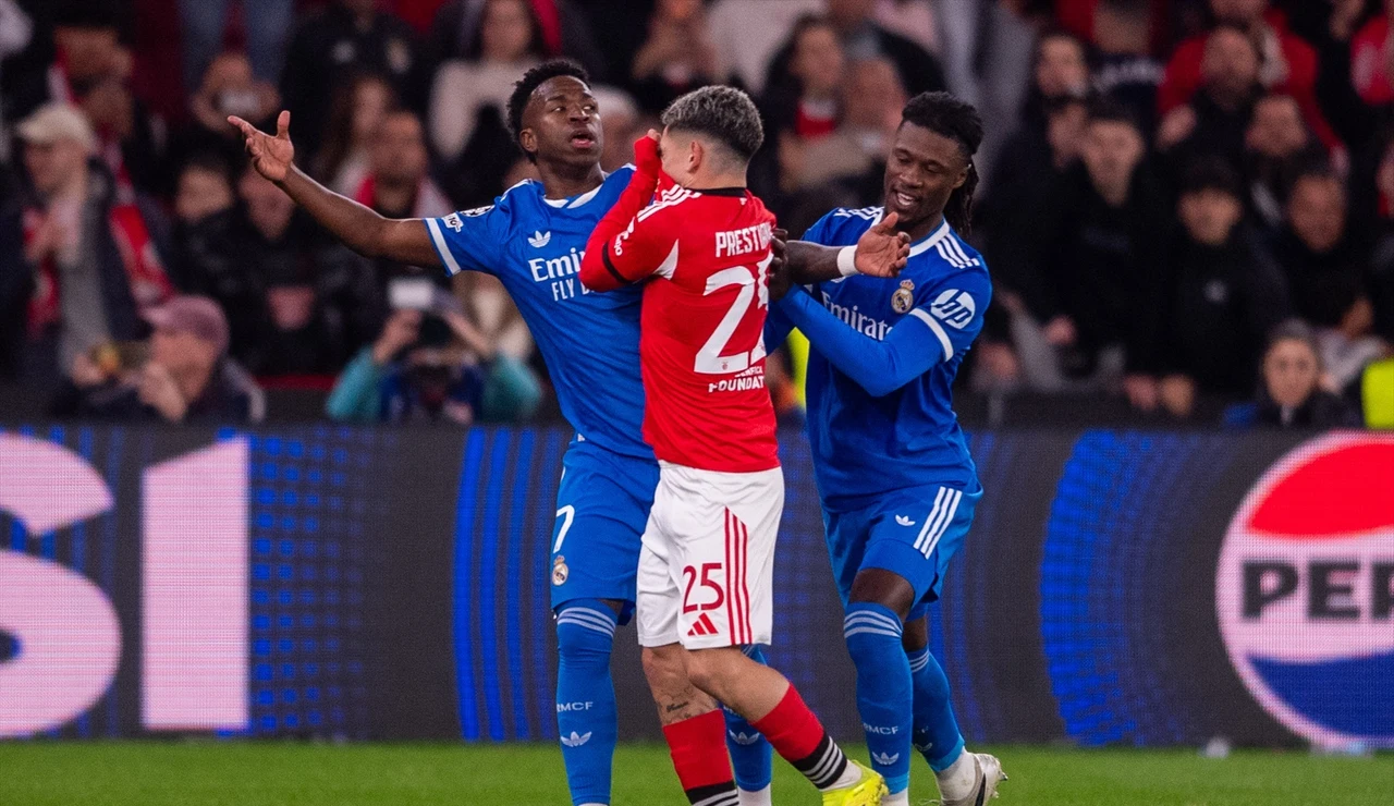 Vinícius y Gianluca Prestianni, en el duelo de ida en Lisboa