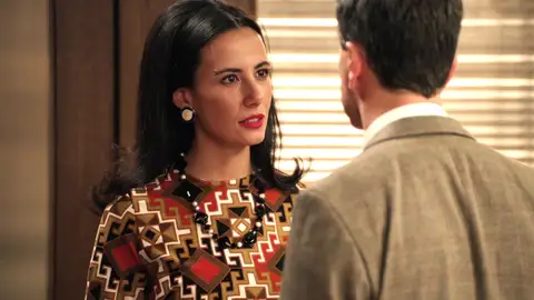 Cloe le planta cara a Gabriel cuando él la amenaza: “Puedo denunciarte a ti y a la depravada de tu novia” Cloe le planta cara a Gabriel cuando él la amenaza: “Puedo denunciarte a ti y a la depravada de tu novia”