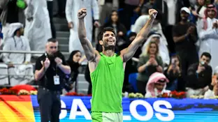 Carlos Alcaraz celebra su victoria ante Fils en la final de Doha Carlos Alcaraz celebra su victoria ante Fils en la final de Doha