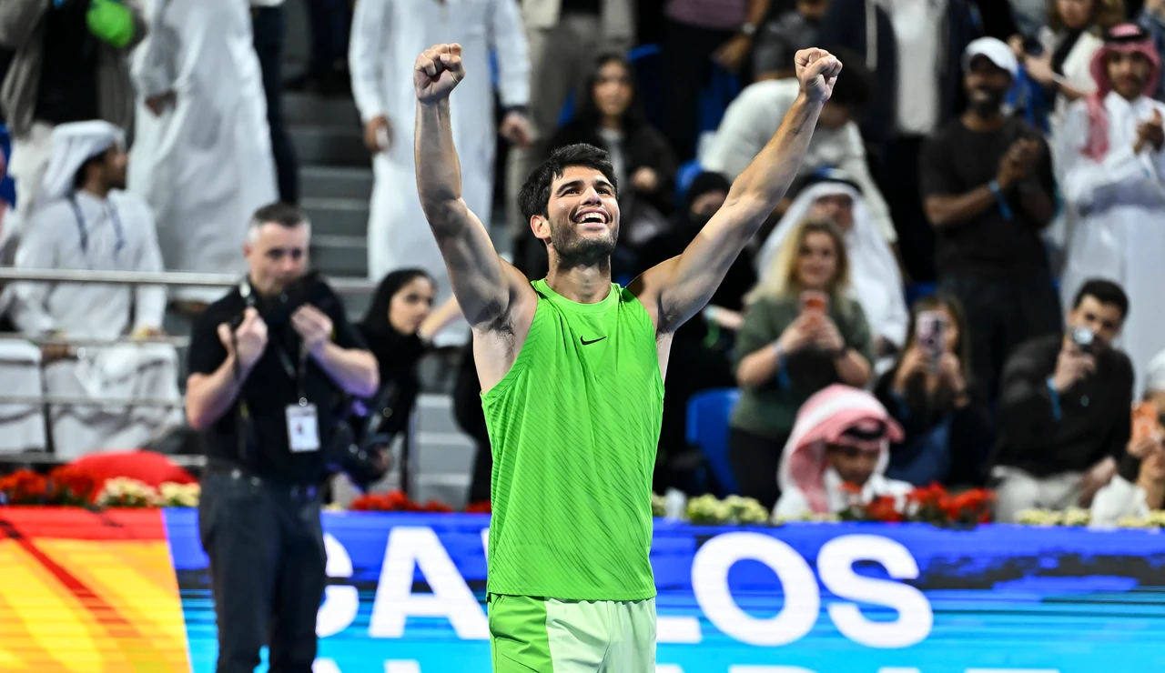 Carlos Alcaraz celebra su victoria ante Fils en la final de Doha