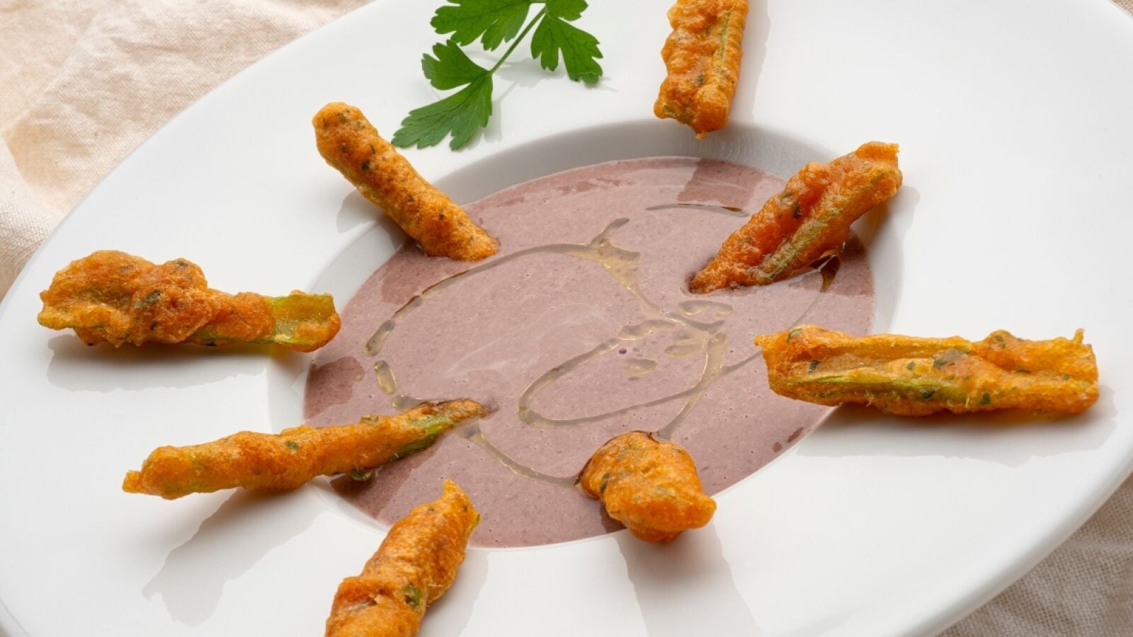 Borraja en tempura con crema de alubias rojas, de Joseba Arguiñano: receta saludable y nutritiva