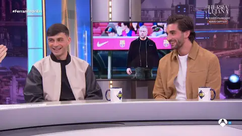 Ferran y Pedri desvelan las multas de Flick por llegar tarde: "¿Qué prefieres: no jugar o pagar?" Ferran y Pedri desvelan las multas de Flick por llegar tarde: "¿Qué prefieres: no jugar o pagar?"