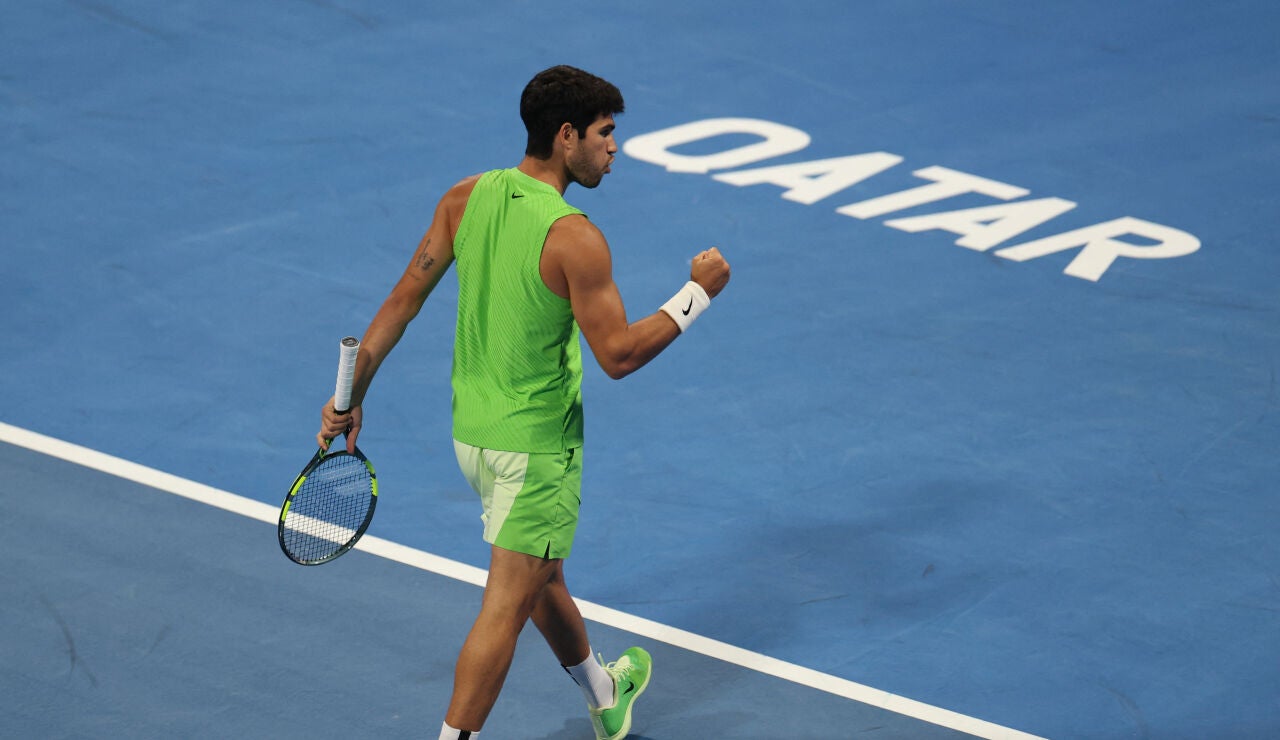 Carlos Alcaraz celebra un punto en Doha