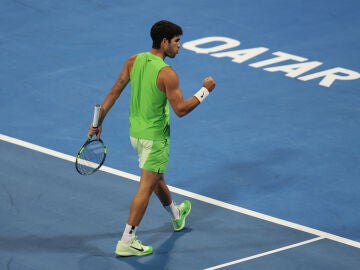 Carlos Alcaraz celebra un punto en Doha