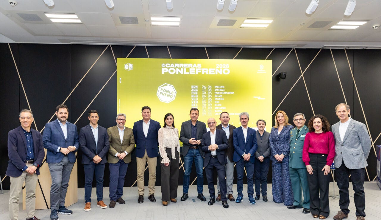 Foto de familia presentaci&oacute;n del Circuito de Carreras PONLE FRENO 2026