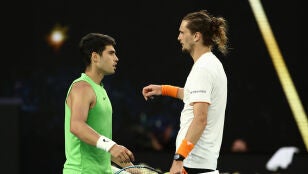 Alexander Zverev y Carlos Alcaraz tras la semifinal del Open de Australia