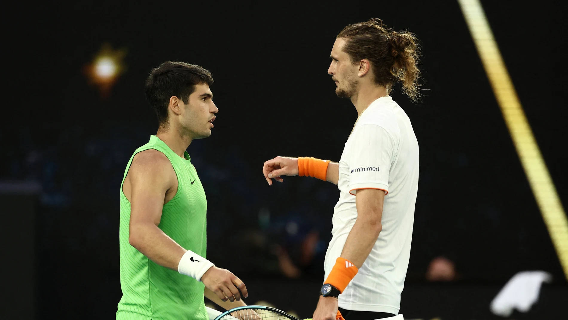 Alexander Zverev y Carlos Alcaraz tras la semifinal del Open de Australia Alexander Zverev y Carlos Alcaraz tras la semifinal del Open de Australia