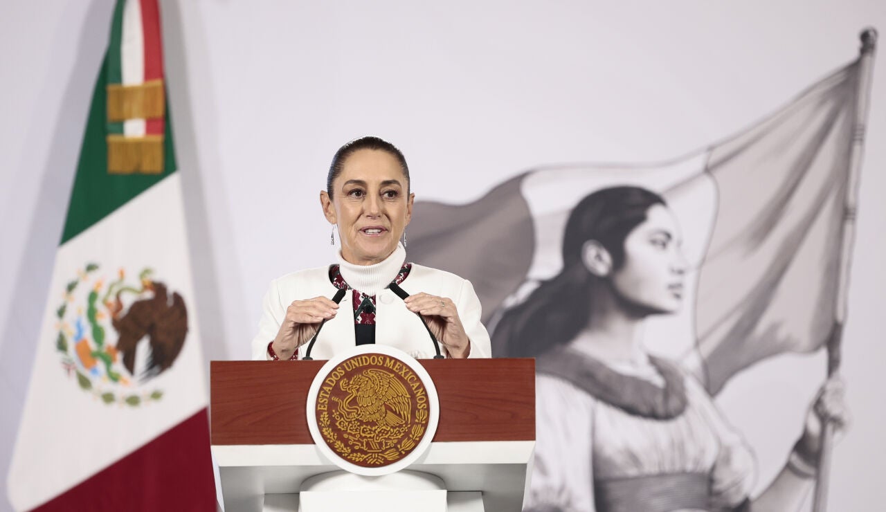 La presidenta de M&eacute;xico, Claudia Sheinbaum, atiende a los medios este martes