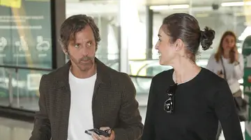 Blanca Romero y Quique Sánchez Flores volviendo de un viaje Blanca Romero y Quique Sánchez Flores volviendo de un viaje