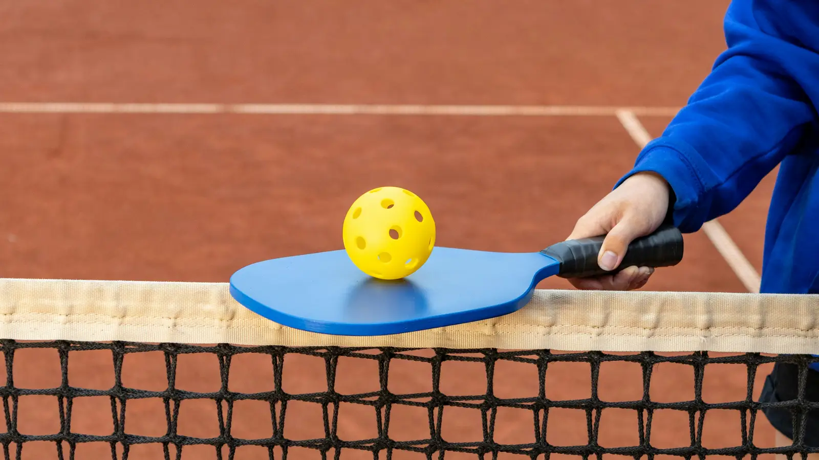 Pickleball: ¿Qué tiene de especial este deporte de moda que engancha tanto?