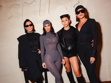 Kris Jenner, Kim Kardashian, Mariah The Scientist y Khloé Kardashian Kris Jenner, Kim Kardashian, Mariah The Scientist y Khloé Kardashian