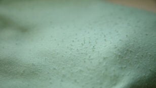 C&oacute;mo quitar las pelotillas de la ropa sin da&ntilde;arla