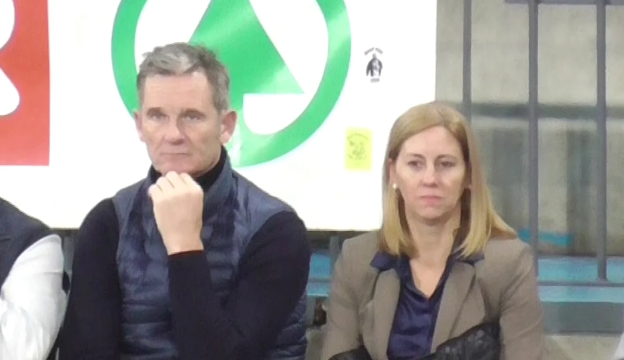 Iñaki Urdangarin y Ainhoa Armentia en un partido de balonmano