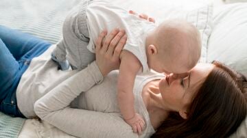 Madre con su hijo reci&eacute;n nacido