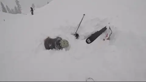 Rescatan a un esquiador sepultado en la nieve Rescatan a un esquiador sepultado en la nieve