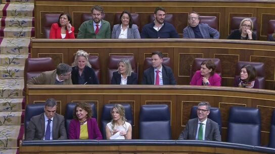 El comprometido momento en el que Mar&iacute;a Jes&uacute;s Montero se da cuenta de que ha votado en contra de las ayudas a las v&iacute;ctimas de Adamuz y Gelida