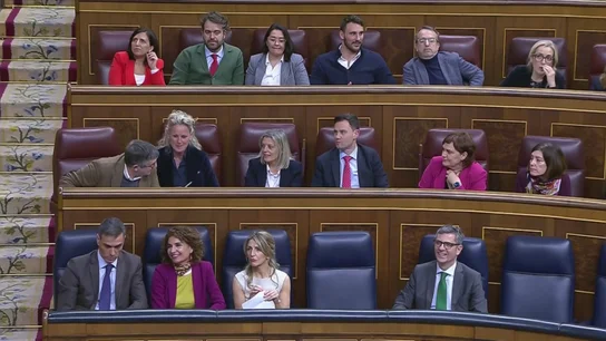 El comprometido momento en el que María Jesús Montero se da cuenta de que ha votado en contra de las ayudas a las víctimas de Adamuz y Gelida El comprometido momento en el que María Jesús Montero se da cuenta de que ha votado en contra de las ayudas a las víctimas de Adamuz y Gelida