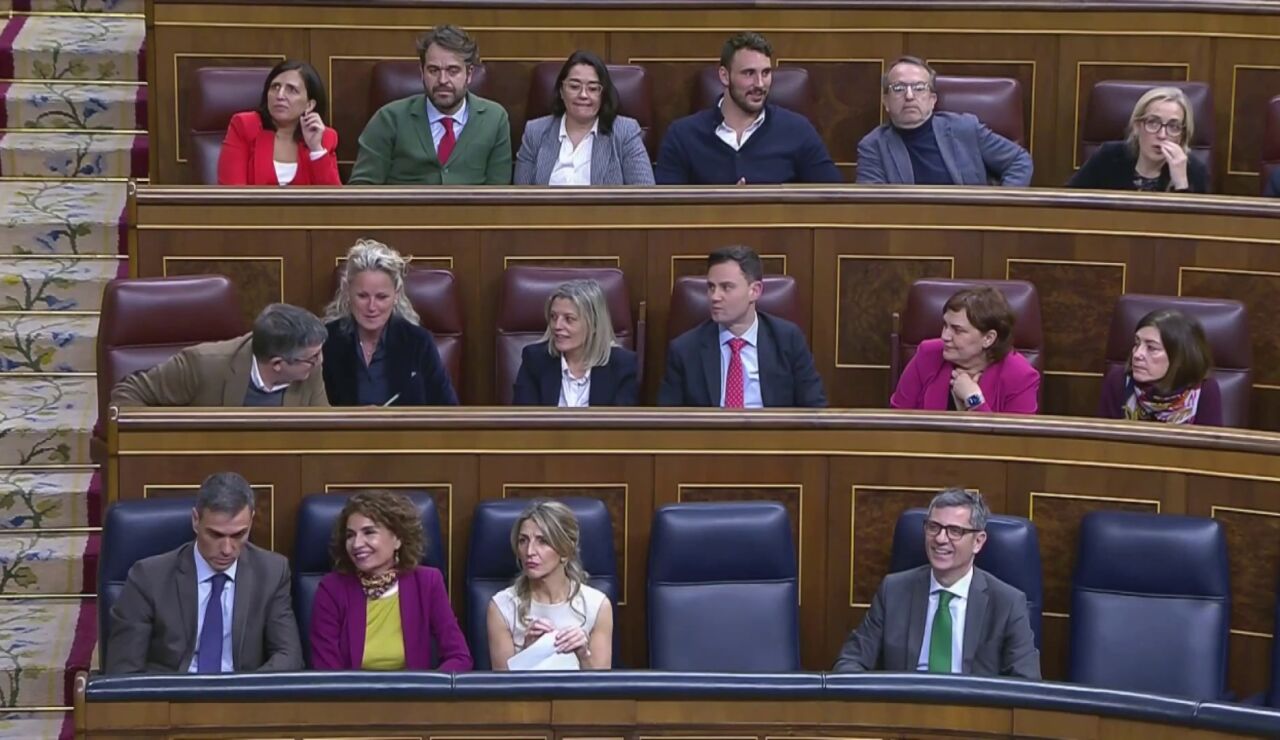 El comprometido momento en el que Mar&iacute;a Jes&uacute;s Montero se da cuenta de que ha votado en contra de las ayudas a las v&iacute;ctimas de Adamuz y Gelida