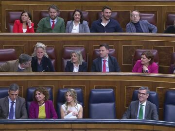 El comprometido momento en el que Mar&iacute;a Jes&uacute;s Montero se da cuenta de que ha votado en contra de las ayudas a las v&iacute;ctimas de Adamuz y Gelida