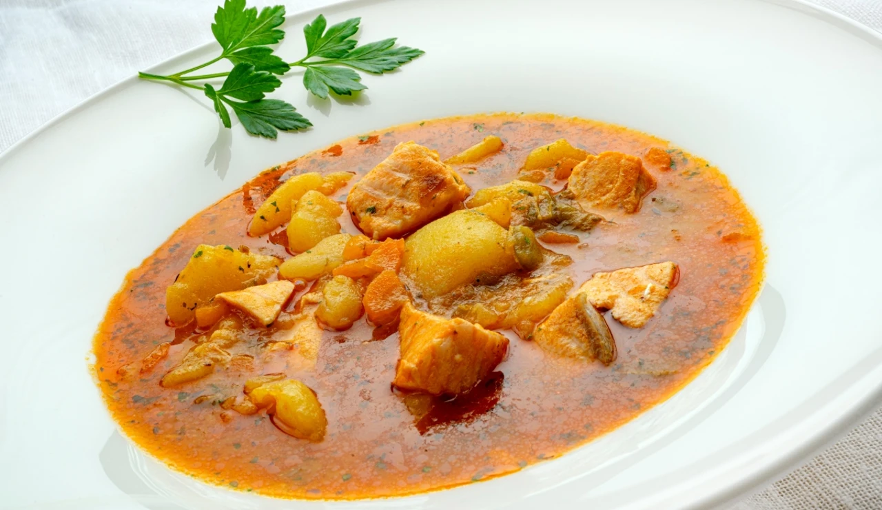 Guiso de patatas con salmón