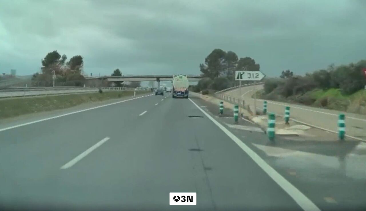 Los baches y la falta de mantenimiento multiplican los accidentes y los reventones de ruedas en las carreteras