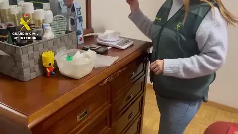 "Onlyfakes": Así ha llamado la Guardia Civil a una estafa económica a personas mayores para costear droga y plataformas para adultos "Onlyfakes": Así ha llamado la Guardia Civil a una estafa económica a personas mayores para costear droga y plataformas para adultos