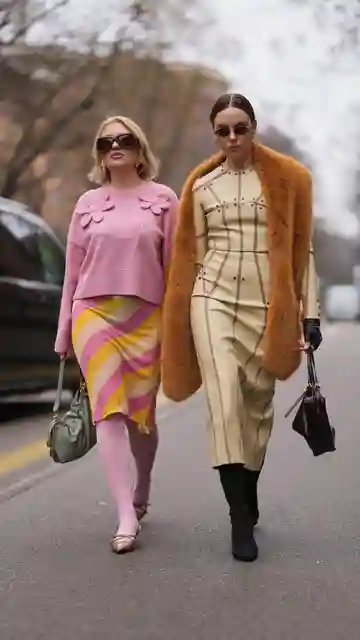 Mujer con medias rosas Mujer con medias rosas