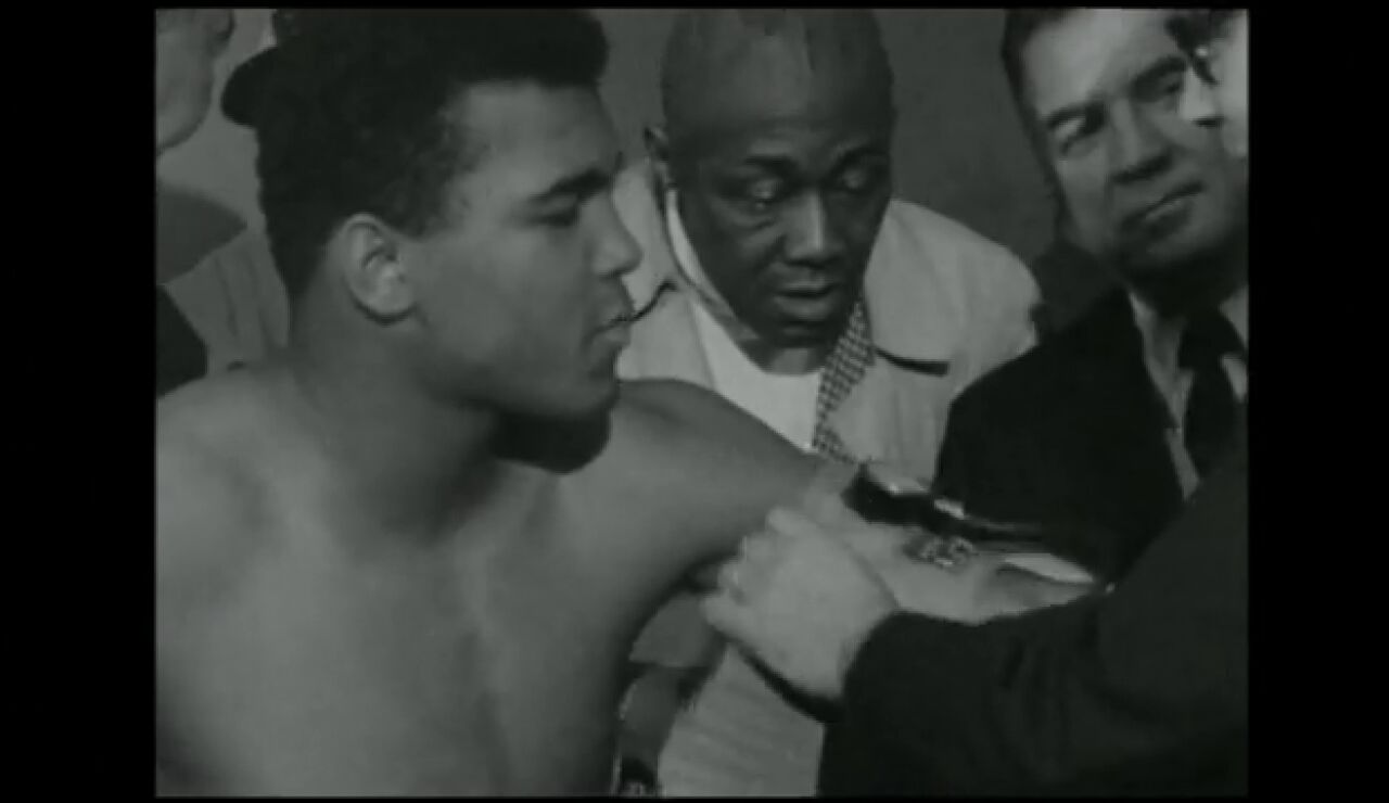 Cassius Clay adopta el nombre Muhammad Ali