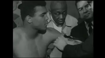 Cassius Clay adopta el nombre Muhammad Ali Cassius Clay adopta el nombre Muhammad Ali