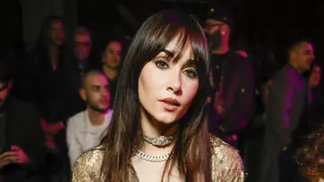Aitana deslumbra en la Fashion Week de Milán con un conjunto dorado y transparencias Aitana deslumbra en la Fashion Week de Milán con un conjunto dorado y transparencias