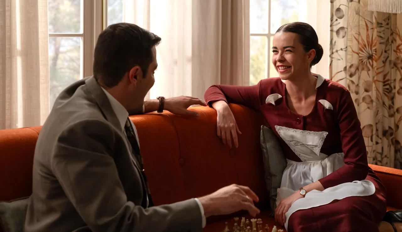 Aumenta el tonteo entre Paula y Tasio en sus clandestinas clases de ajedrez: “El rey está acorralado”