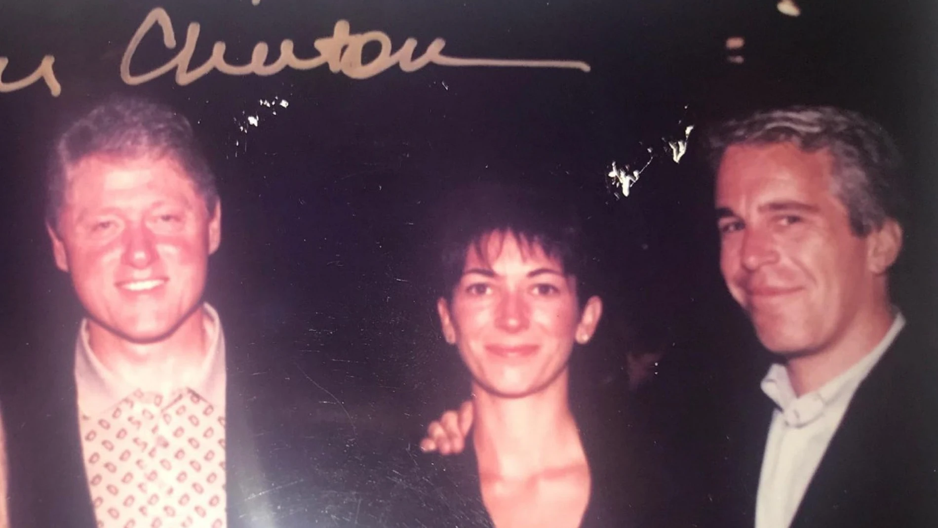 Bill Clinton, Ghislaine Maxwell y Jeffrey Epstein Bill Clinton, Ghislaine Maxwell y Jeffrey Epstein